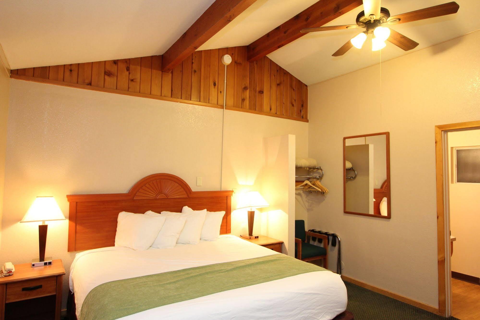 Oakhurst Lodge Екстериор снимка